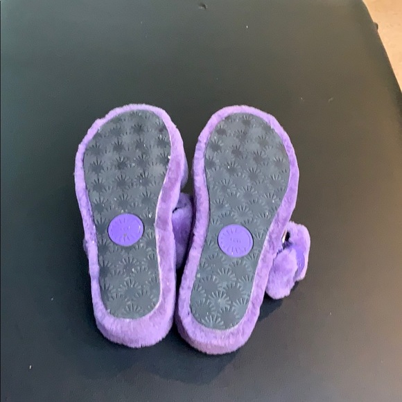 UGG Slippers adjustable buckles Size 7 - Picture 4 of 4